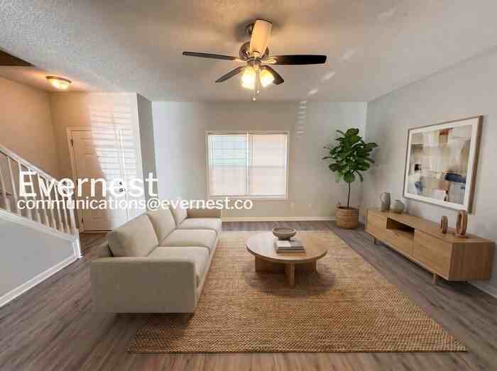 8640 Thomas Ln - Photo 3 of 23