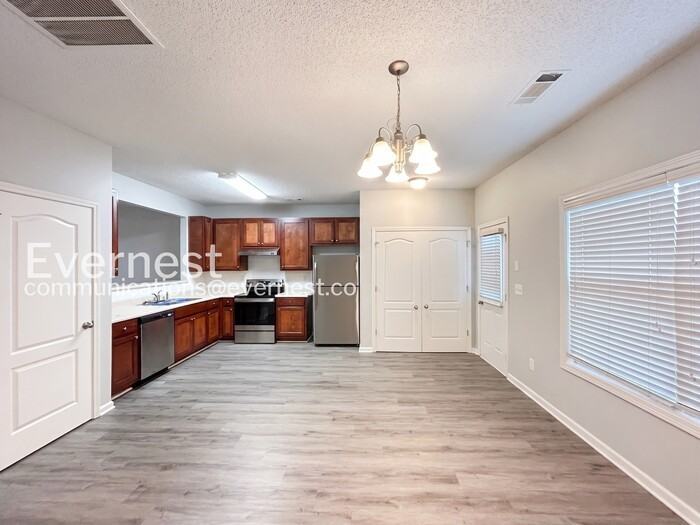 8640 Thomas Ln - Photo 6 of 23