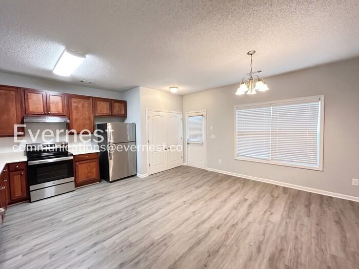 8640 Thomas Ln - Photo 7 of 23