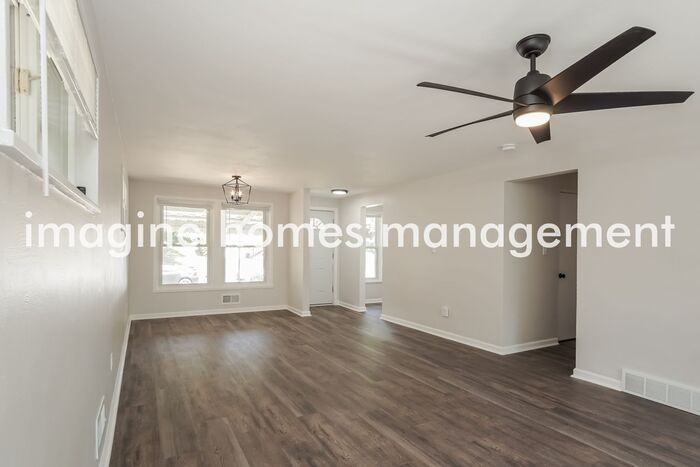 566 Firethorne Dr - Photo 4 of 17
