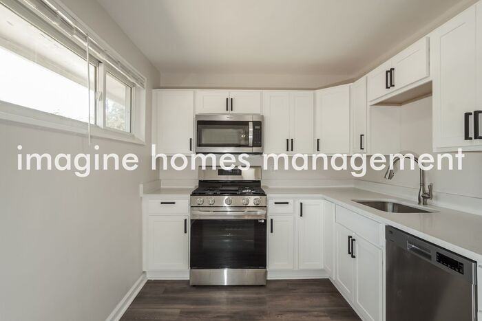 566 Firethorne Dr - Photo 5 of 17