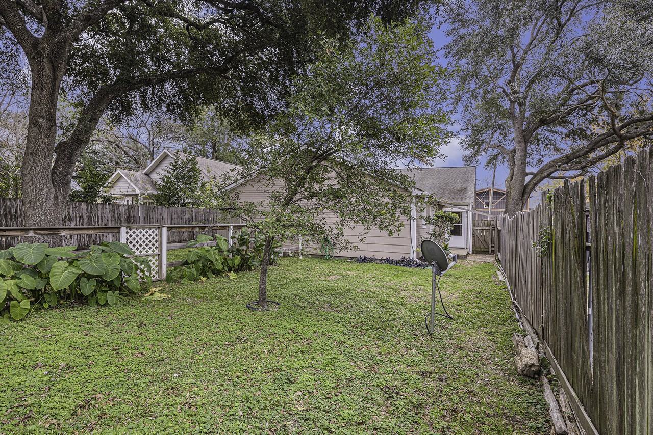 510 Clarence St #NA - Photo 5 of 17