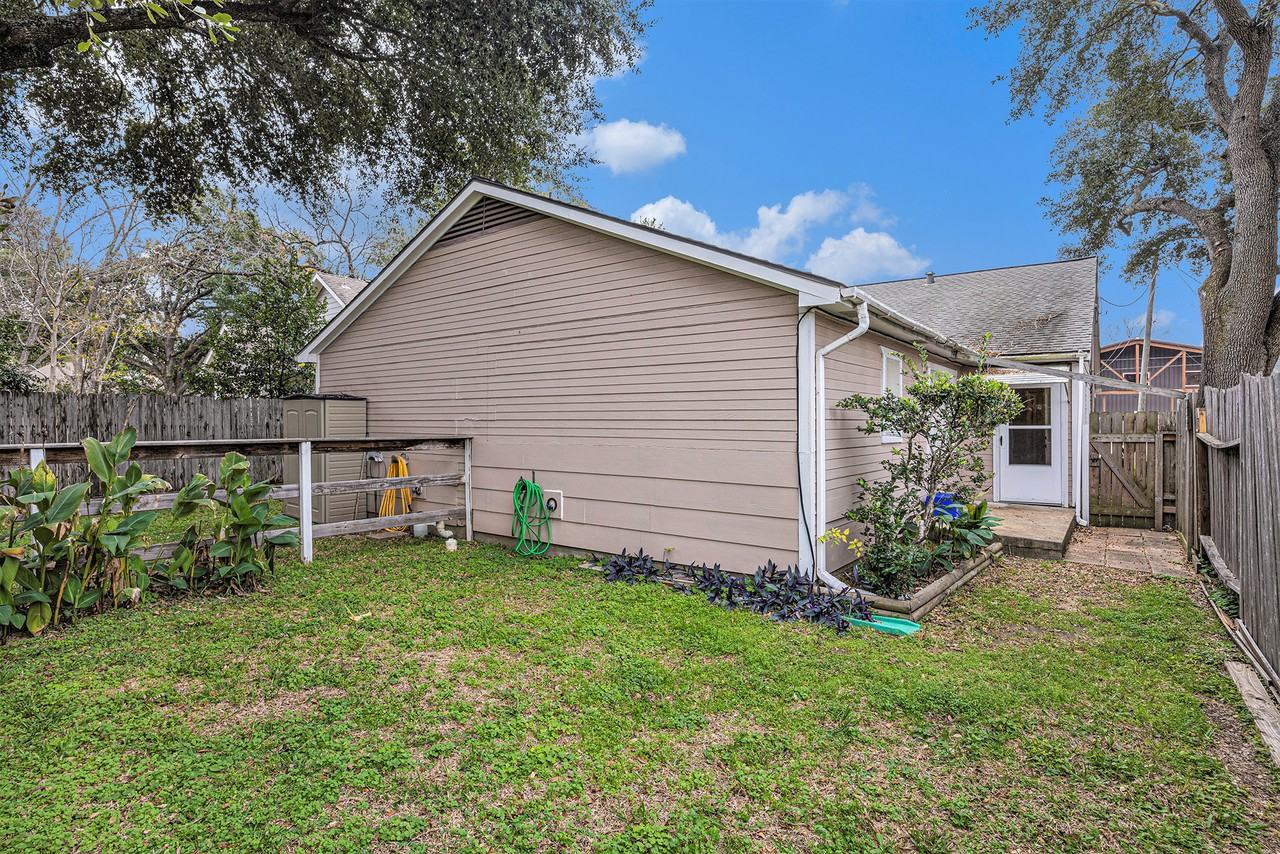 510 Clarence St #NA - Photo 6 of 17