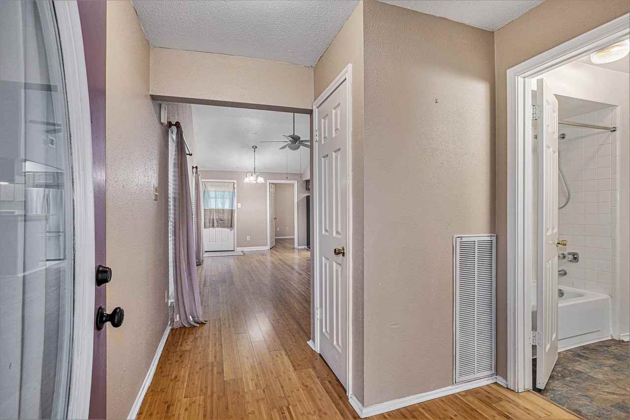 510 Clarence St #NA - Photo 7 of 17