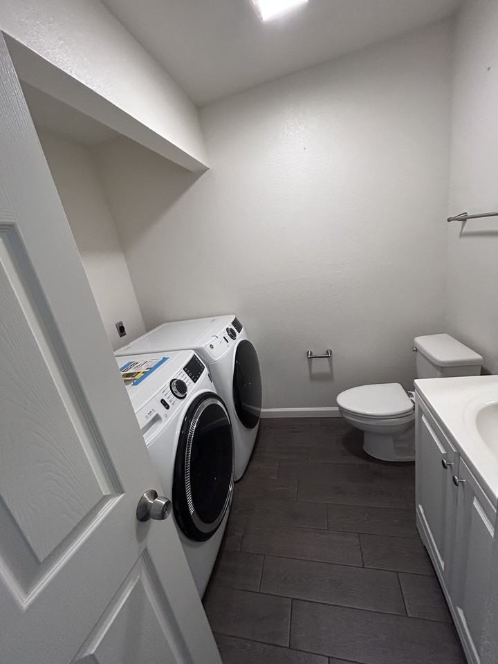 324 W Chestnut Ave - Photo 3 of 14