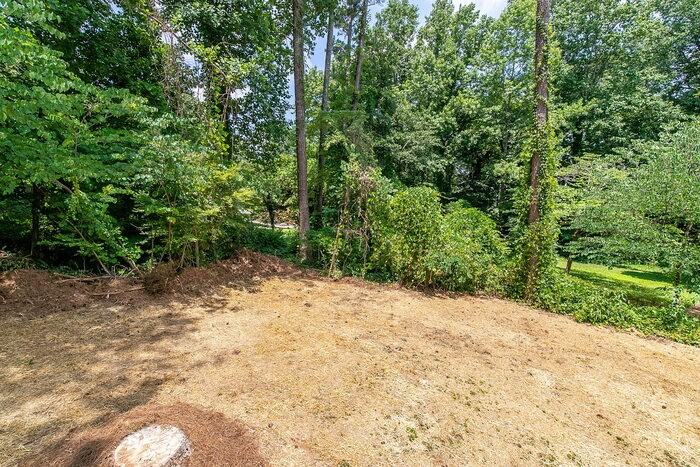 3941 Kensington Dr - Photo 7 of 35