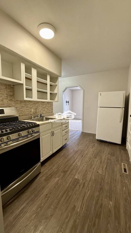 935 Sims Ave #3 - Photo 3 of 20
