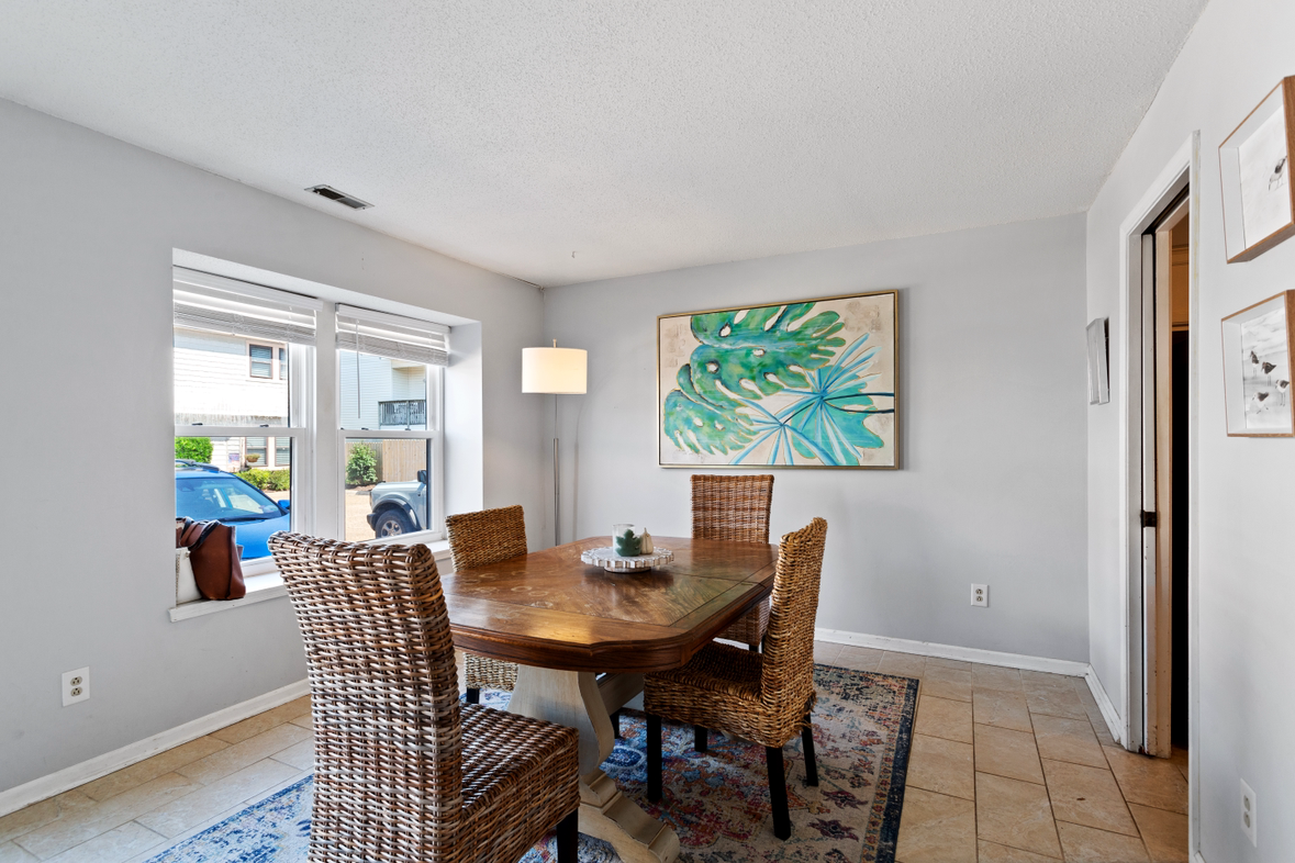 2305 Breakers Ct - Photo 3 of 6