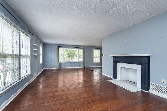 5875 N Keystone Ave - Photo 3 of 28