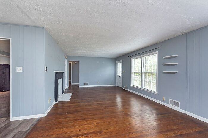 5875 N Keystone Ave - Photo 4 of 28