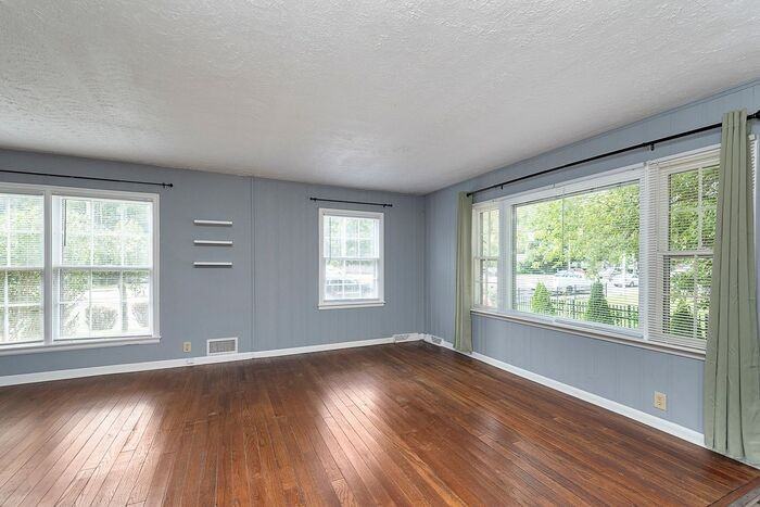 5875 N Keystone Ave - Photo 5 of 28