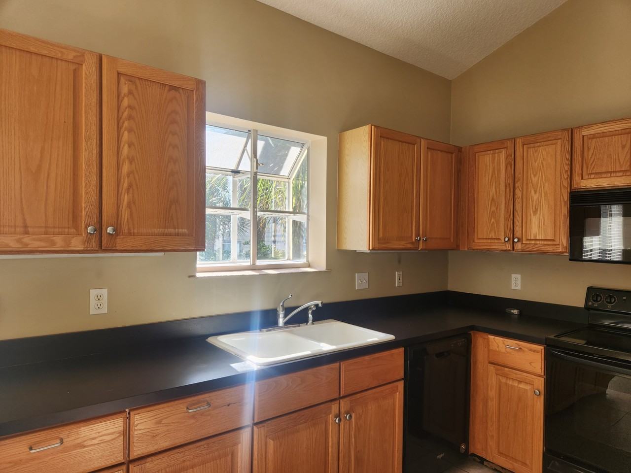 1881 Beach Ave #1881-1 - Photo 3 of 7