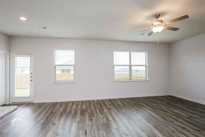 300 Blue Buffalo St - Photo 6 of 27