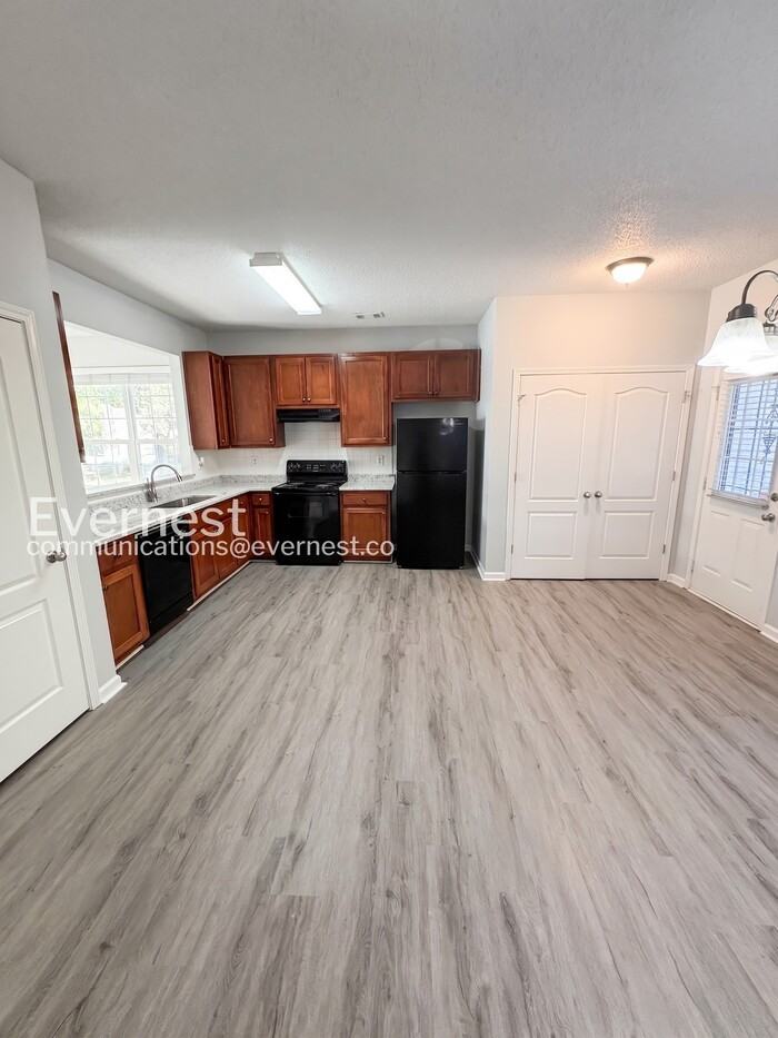 8643 Thomas Ln - Photo 5 of 24