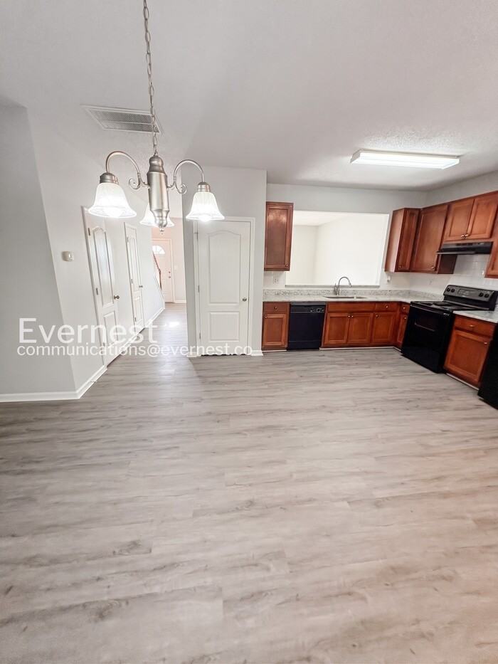8643 Thomas Ln - Photo 6 of 24