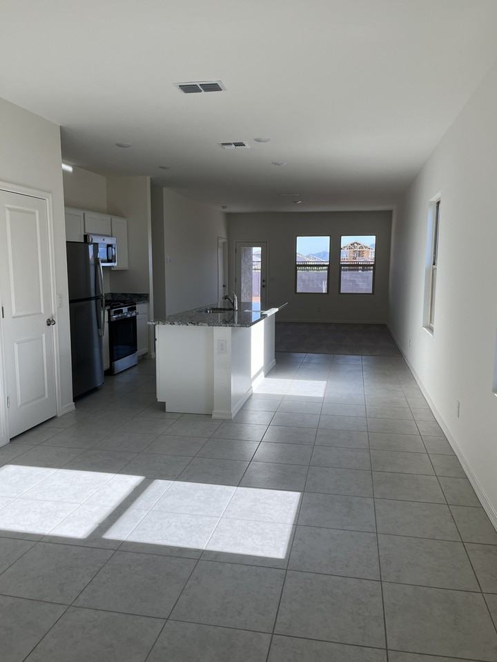 5823 W Willow Ridge Dr #NA - Photo 4 of 9