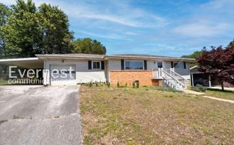 1407 Cloverdale Cir - Photo 1 of 1