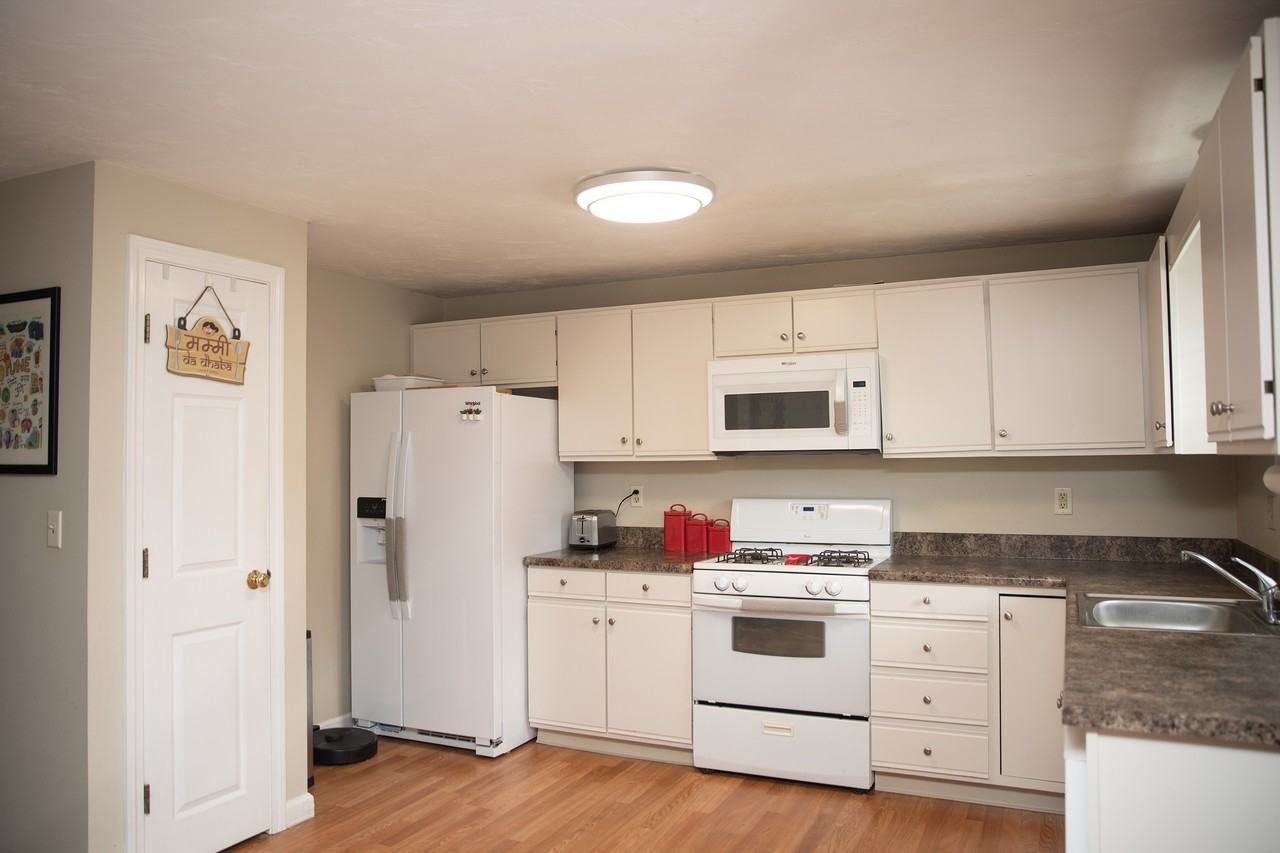 12 Pinecrest Vlg #12 - Photo 4 of 17