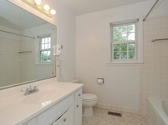 2150 Rugen Rd #B - Photo 5 of 20