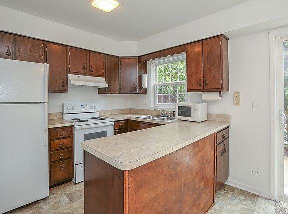 2150 Rugen Rd #B - Photo 6 of 20