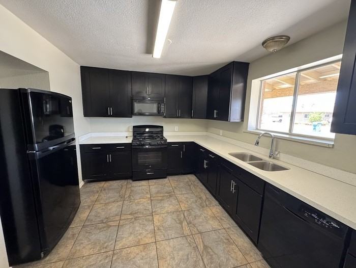 3241 W Pierson St - Photo 4 of 22