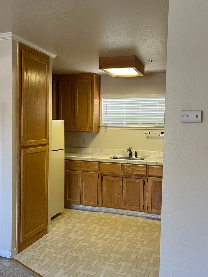 142 Belmont St #1 - Photo 3 of 10