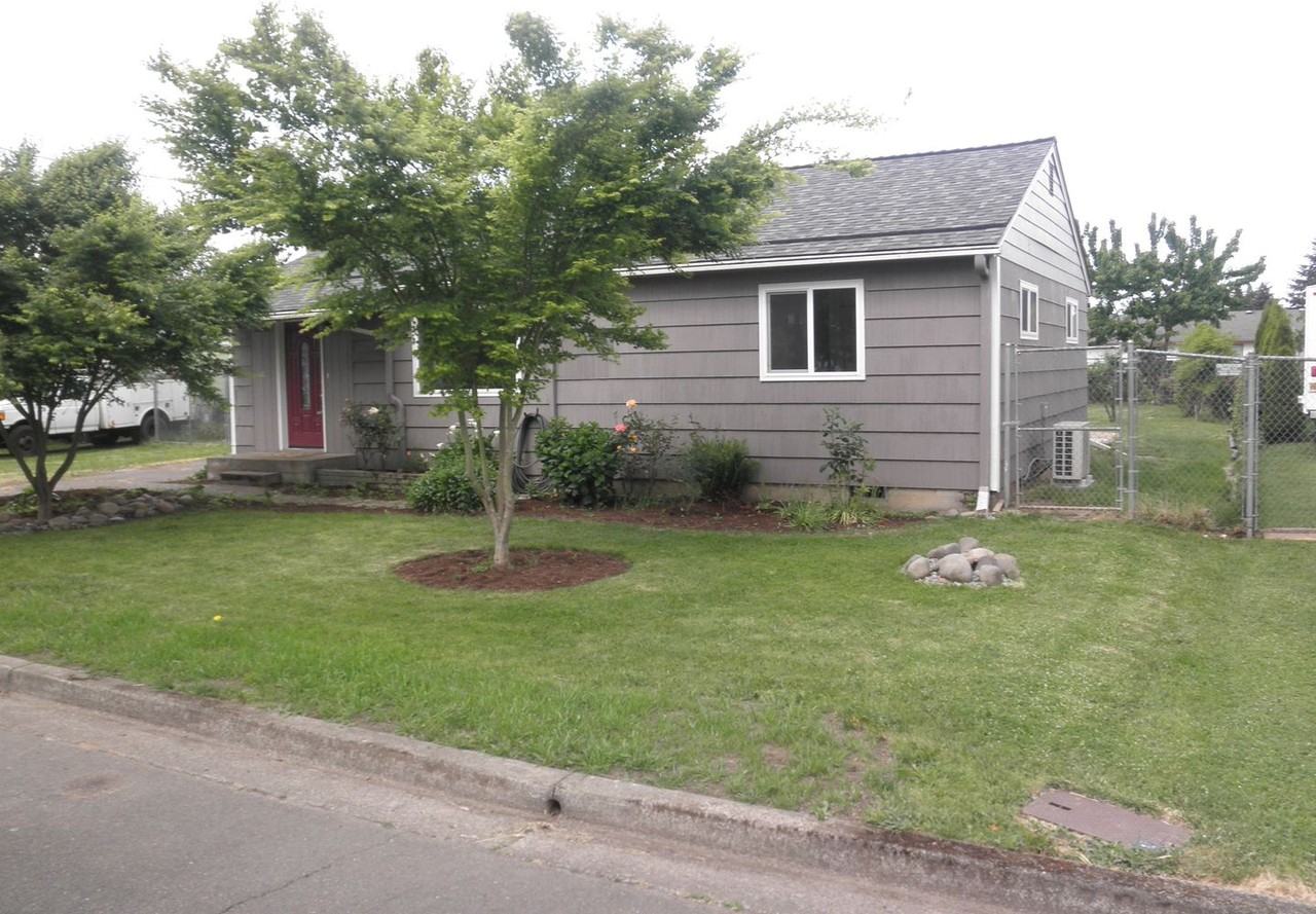 3565 48th Ave Ne - Photo 2 of 33