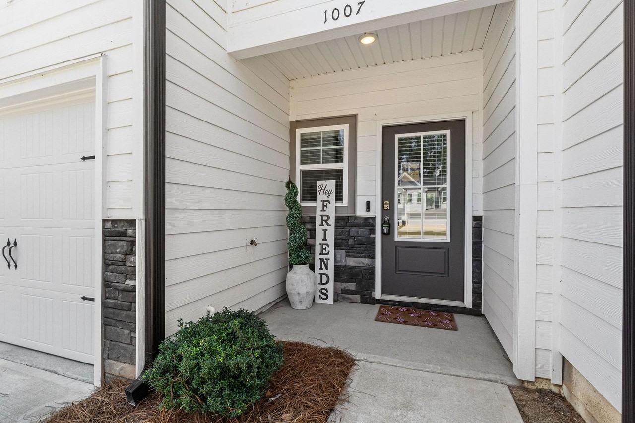 1007 Linsmore Ave - Photo 2 of 24