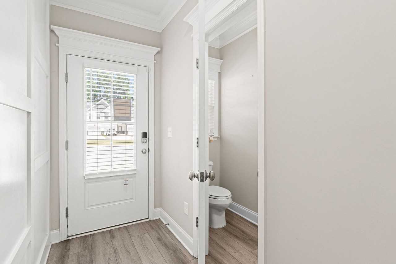 1007 Linsmore Ave - Photo 3 of 24