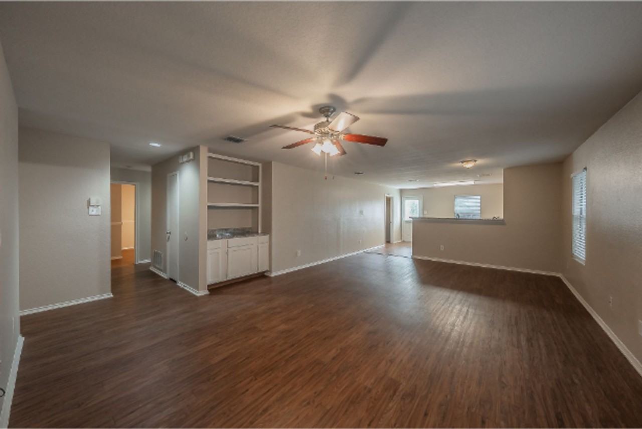 652 Rosario Ln - Photo 4 of 33