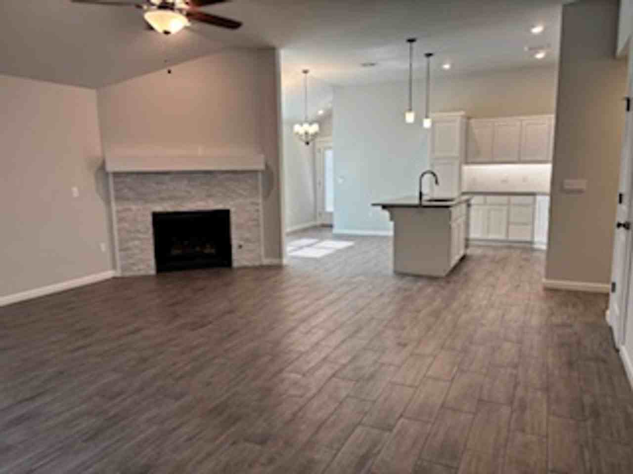 1024 Se 16th Ter - Photo 3 of 21