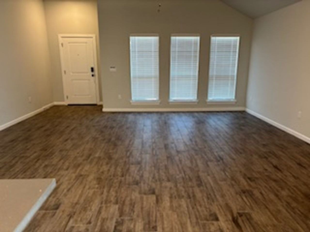 1024 Se 16th Ter - Photo 5 of 21