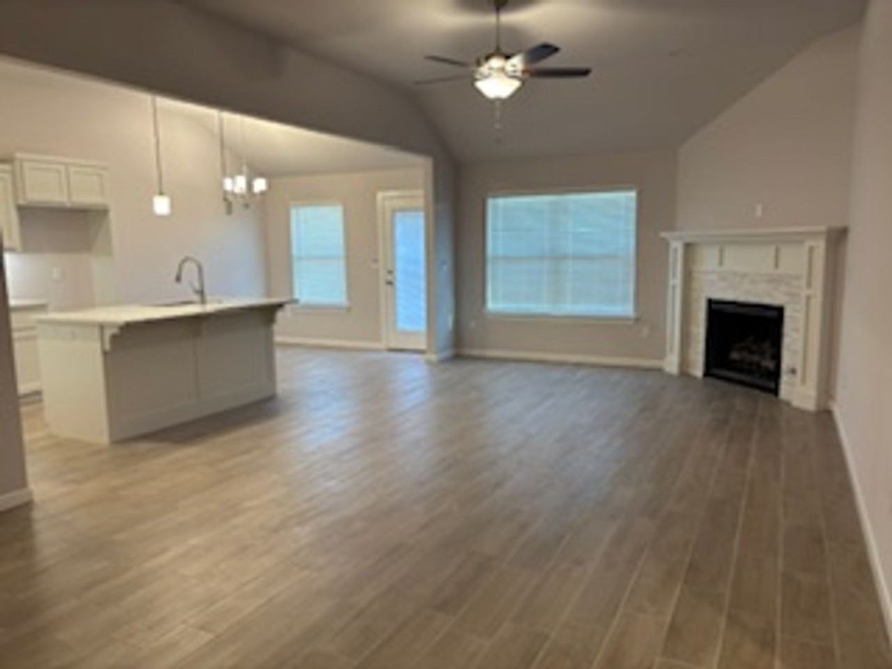 1037 Se 16th Ter - Photo 4 of 20