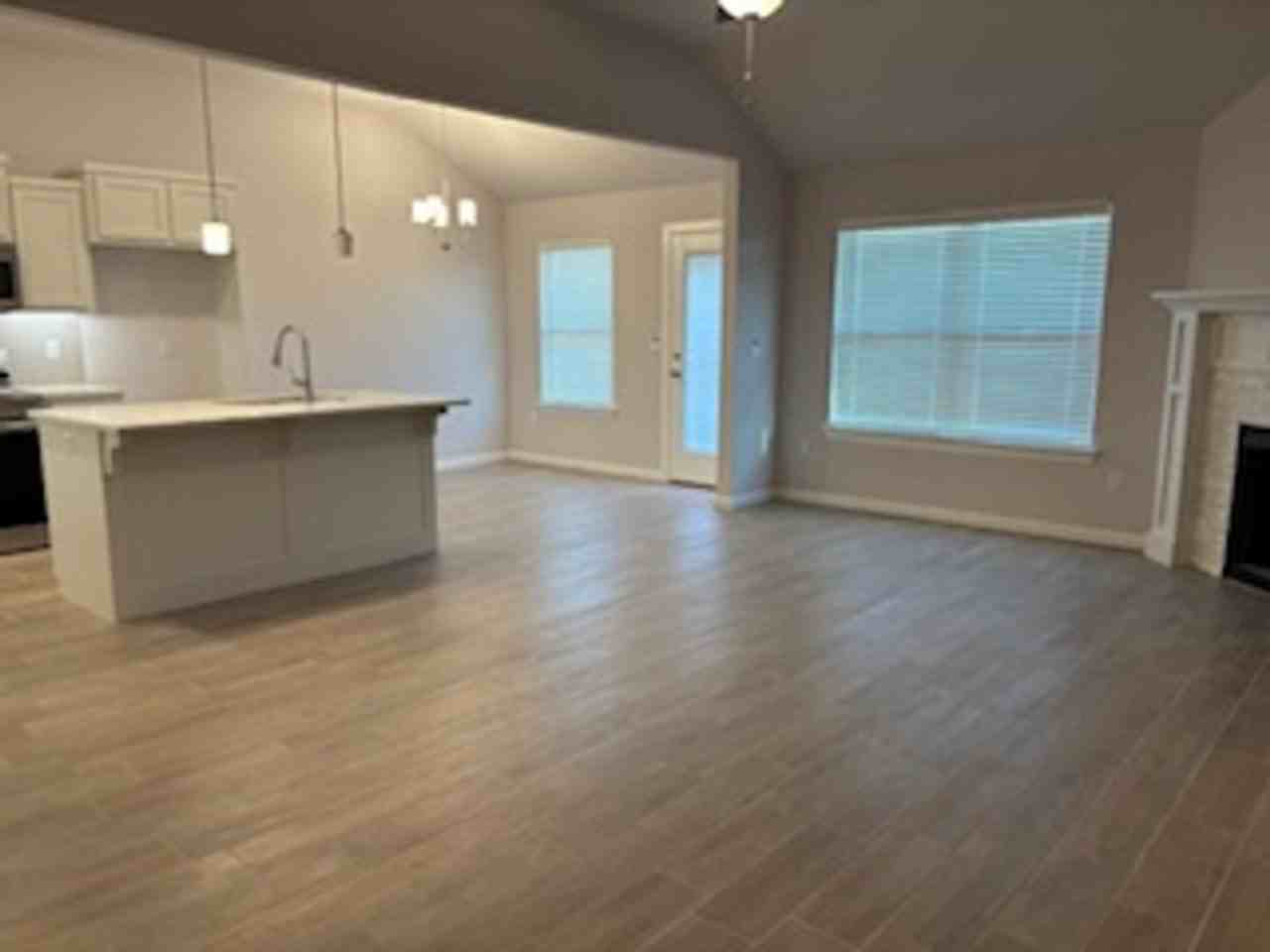 1037 Se 16th Ter - Photo 5 of 20