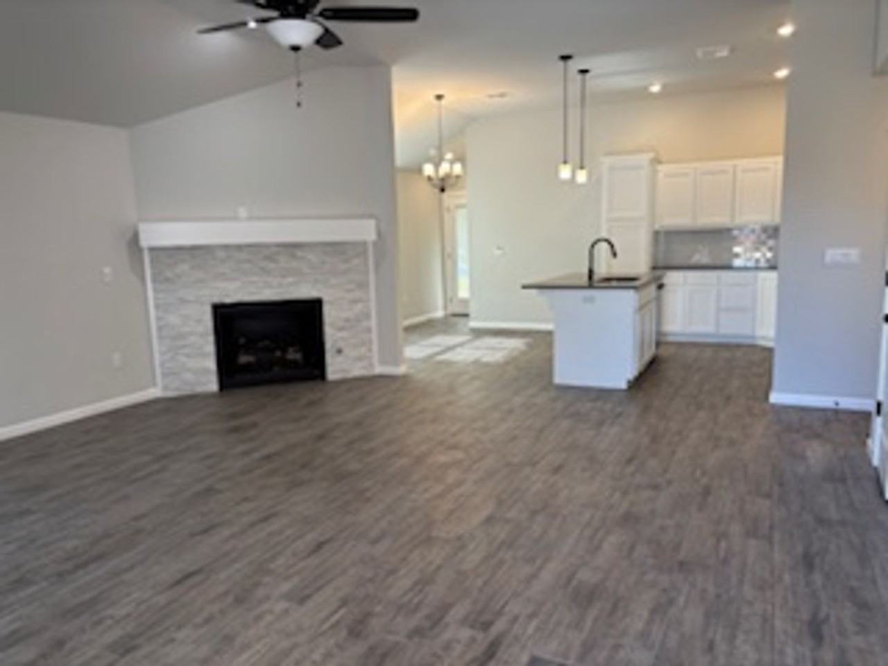 1042 Se 16th Ter - Photo 3 of 18