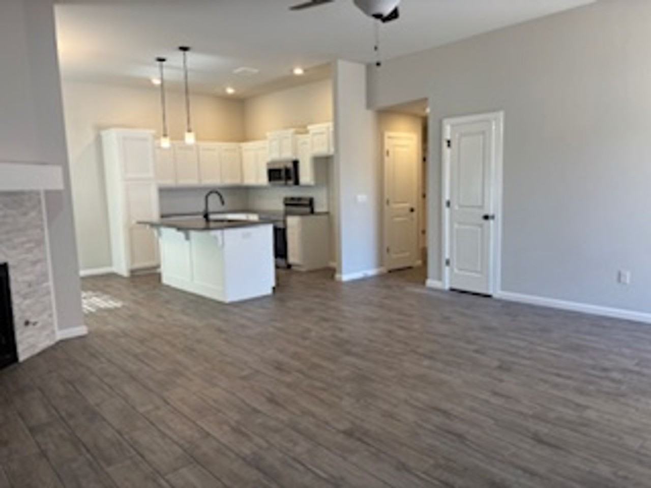 1042 Se 16th Ter - Photo 4 of 18