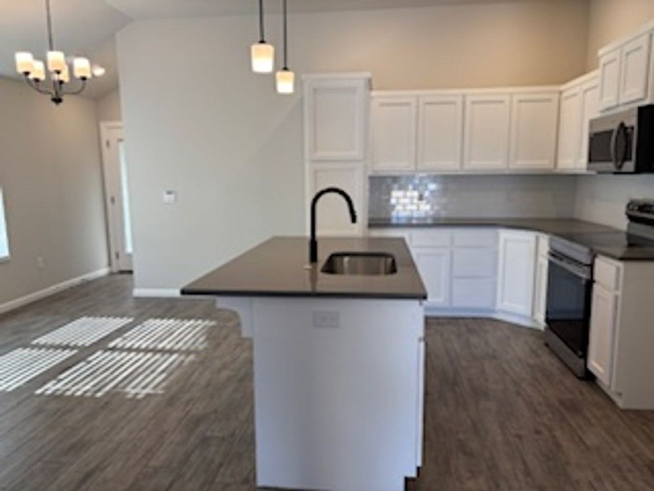 1042 Se 16th Ter - Photo 5 of 18