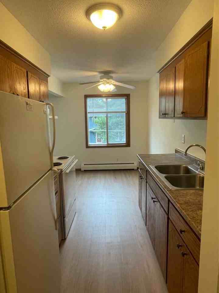 Tonka Manor - Photo 5 of 19