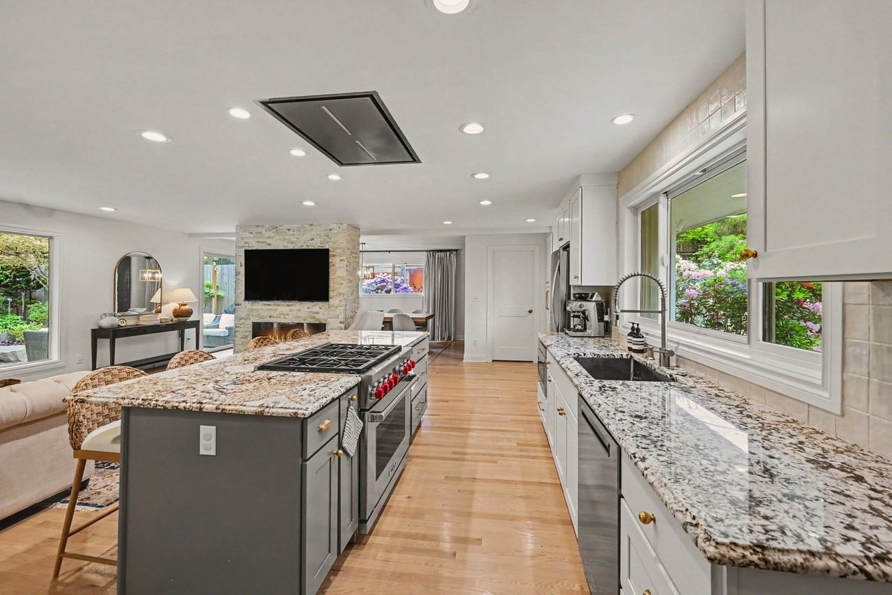 12415 Ne 6th Pl - Photo 4 of 21