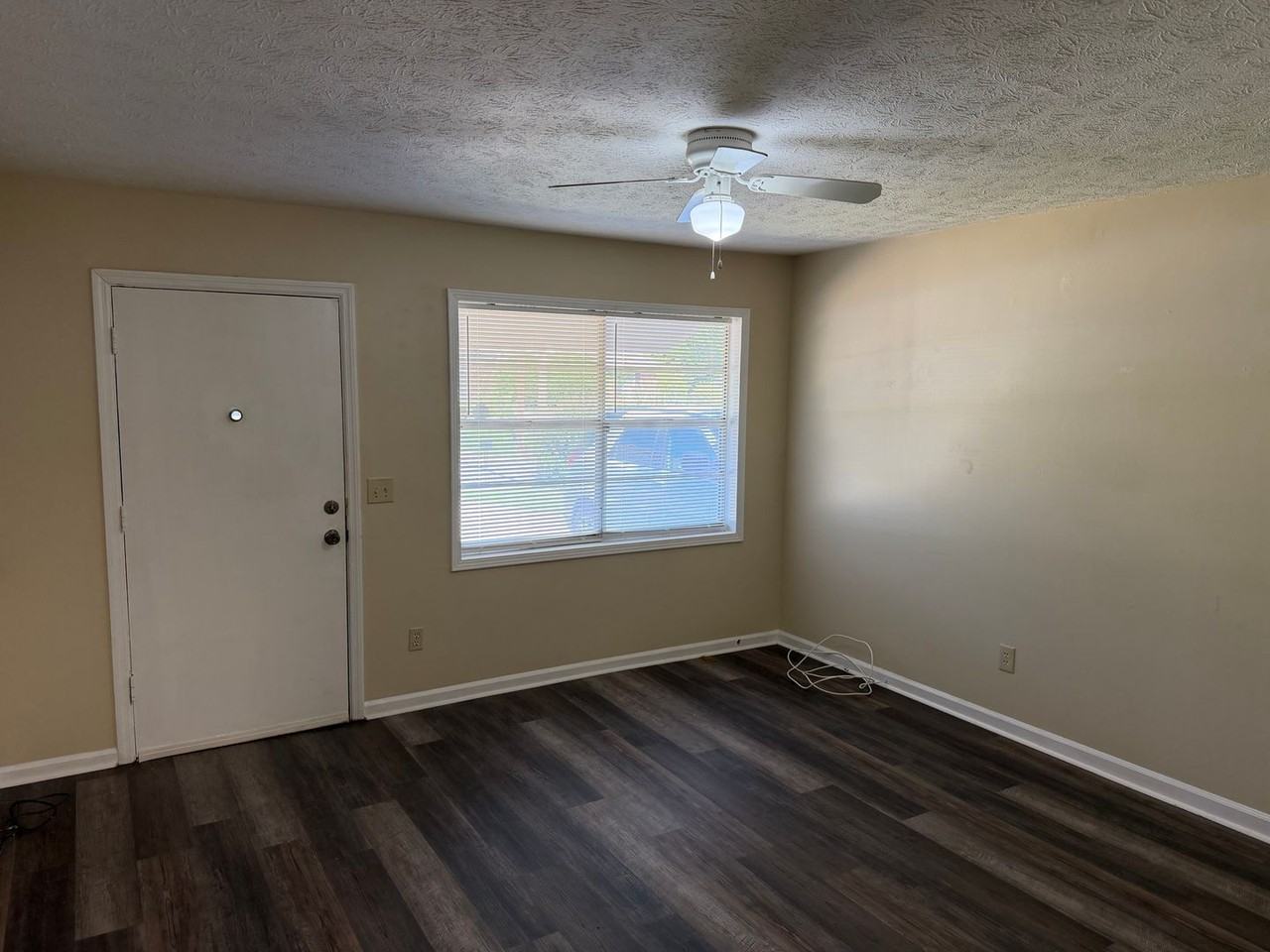 410 Columbia Dr - Photo 2 of 10