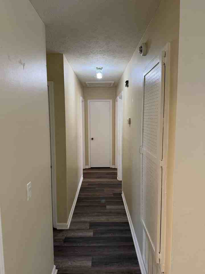 410 Columbia Dr - Photo 4 of 10