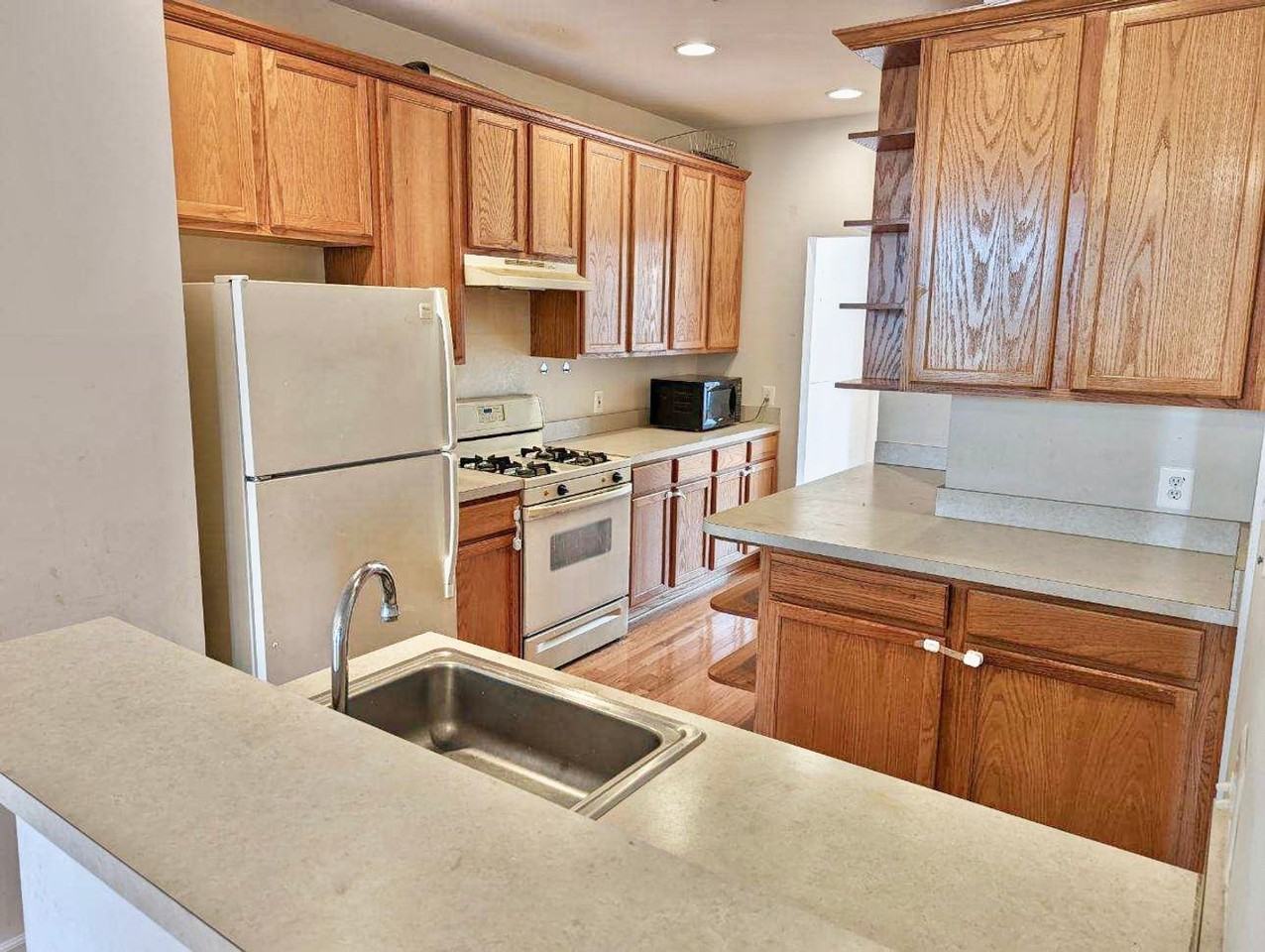 6984 Cromarty Dr - Photo 4 of 14