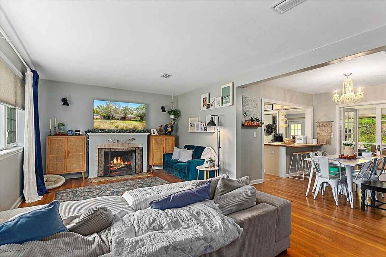 4527 Peachtree Cir E - Photo 3 of 16
