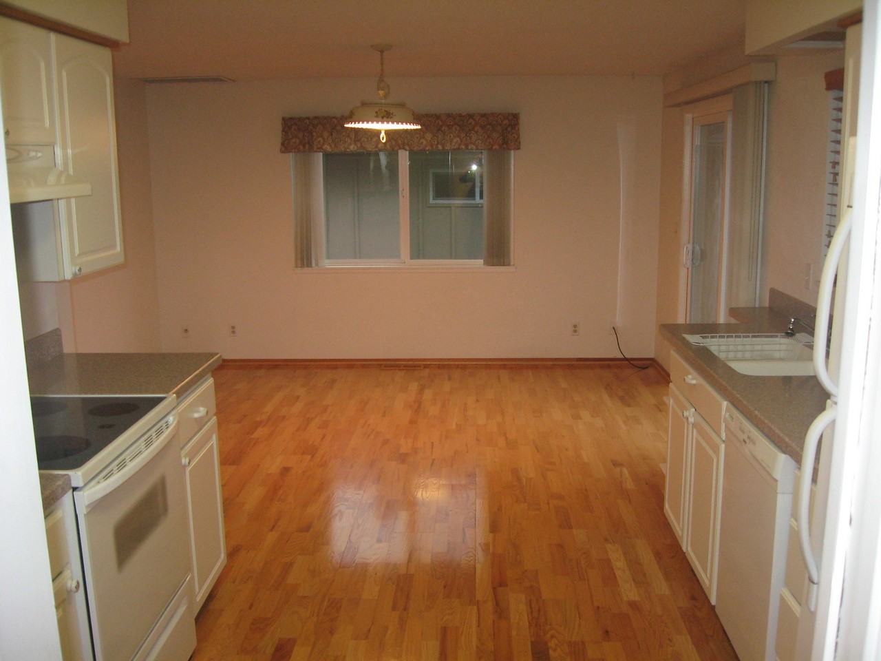 3234 Oakcrest Dr Nw - Photo 5 of 9