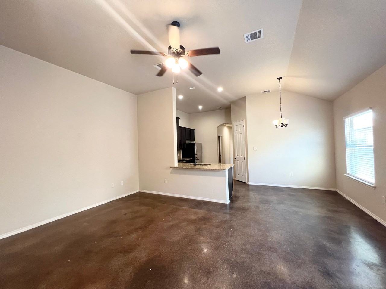 211 Kaspar Way - Photo 3 of 17