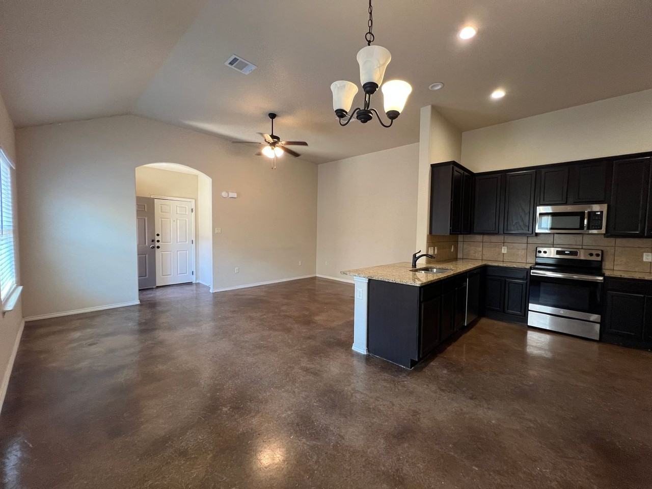 211 Kaspar Way - Photo 4 of 17