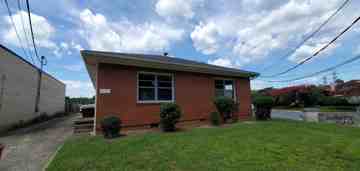 featured image of 1315 N Elm St