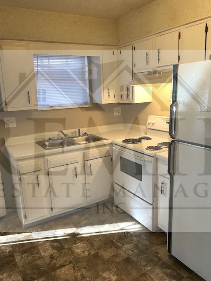 240 W Kump St #B - Photo 6 of 9