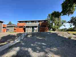 featured image of 835 Lakeside Dr