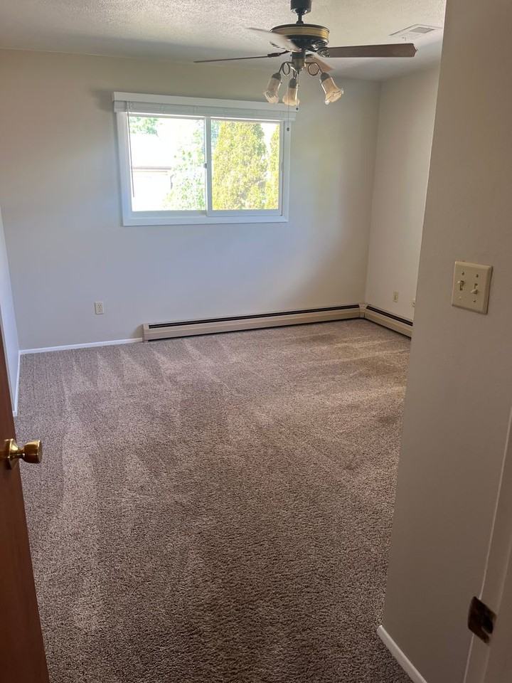 604 Chestnut St - Photo 4 of 6